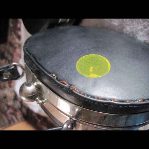 Black Oval FAM*E Purse Handbag Hard Case Bag Body Strap Metal Closure & Trim - Picture 13 of 16